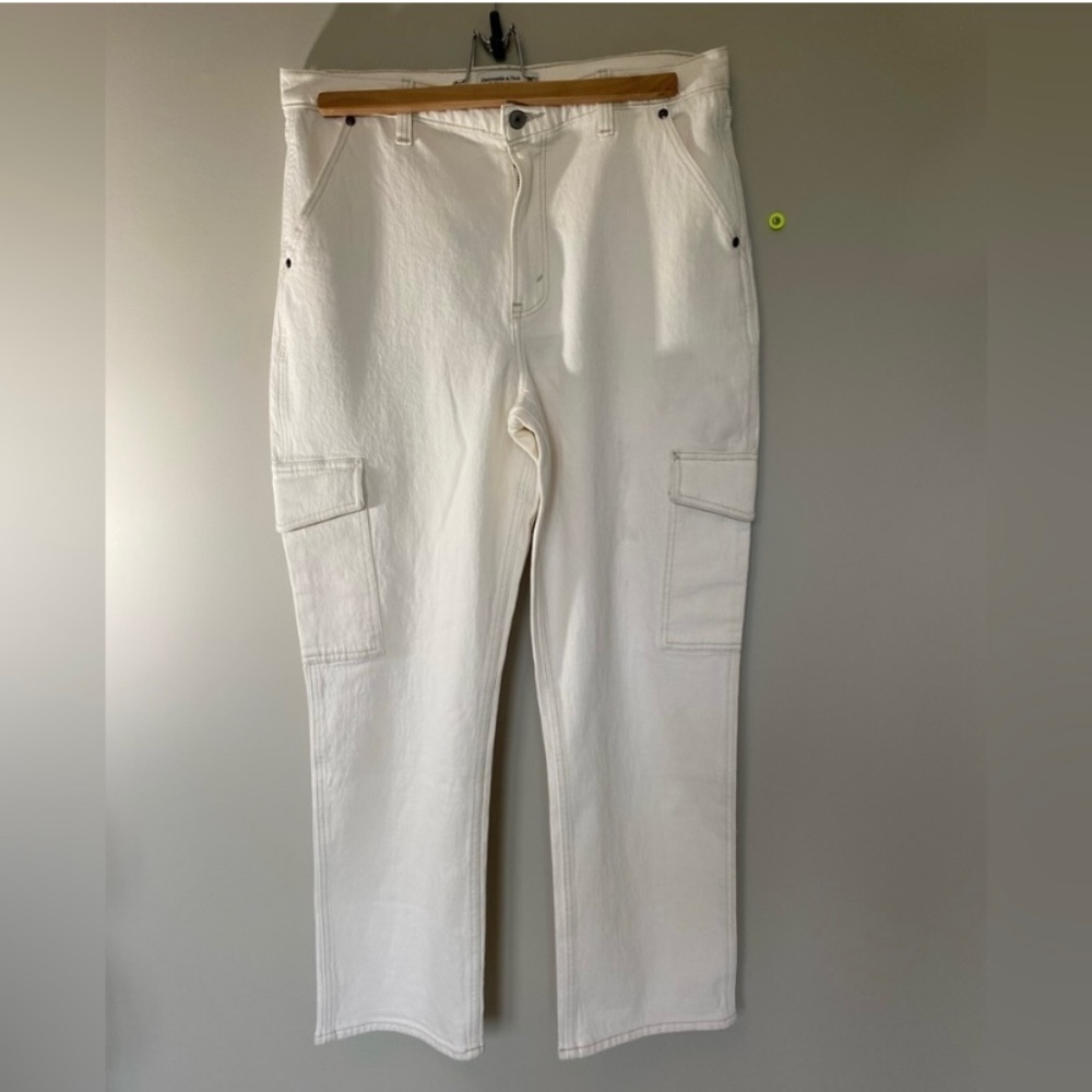 Abercrombie & Fitch Cream Cargo Jeans High Rise Size 32 NWOT